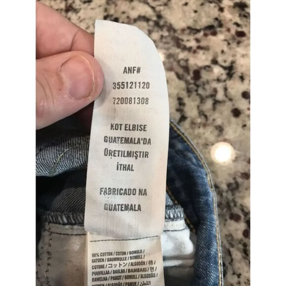 Hollister size 27
